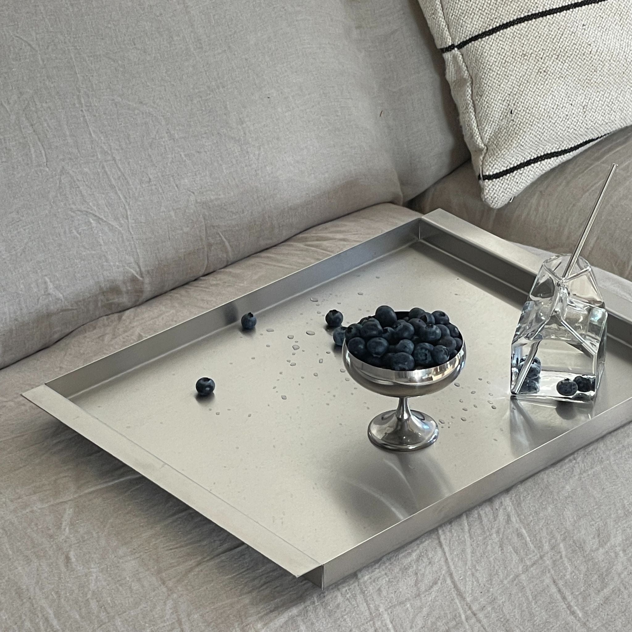 Neu bei MO INTERIORS: Das Tablett RAY – Funktion trifft Design