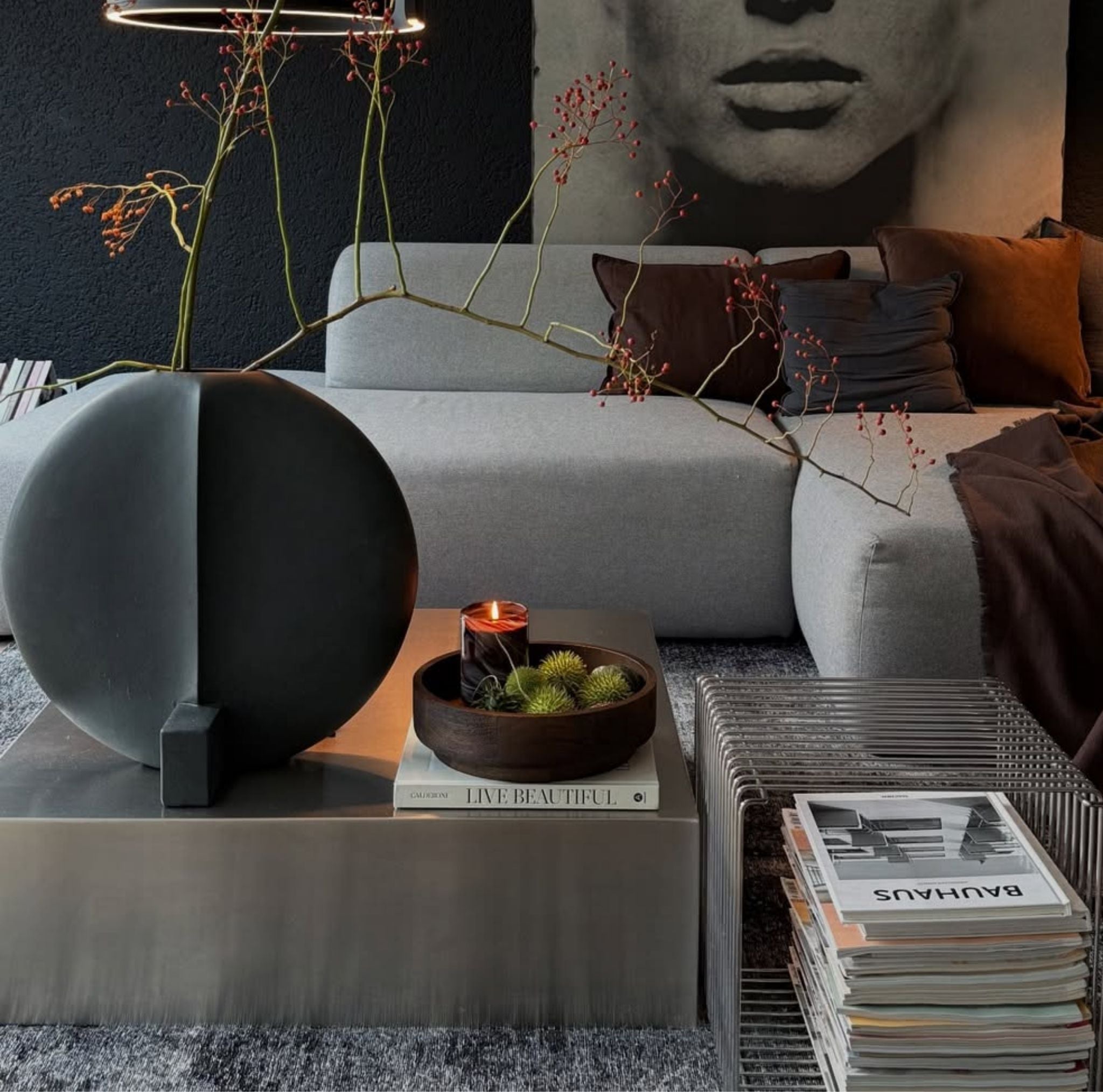 Umsetzung Brushed Q im Sondermaß 80x80x23 cm im Wohnzimmer herbstliche Deko