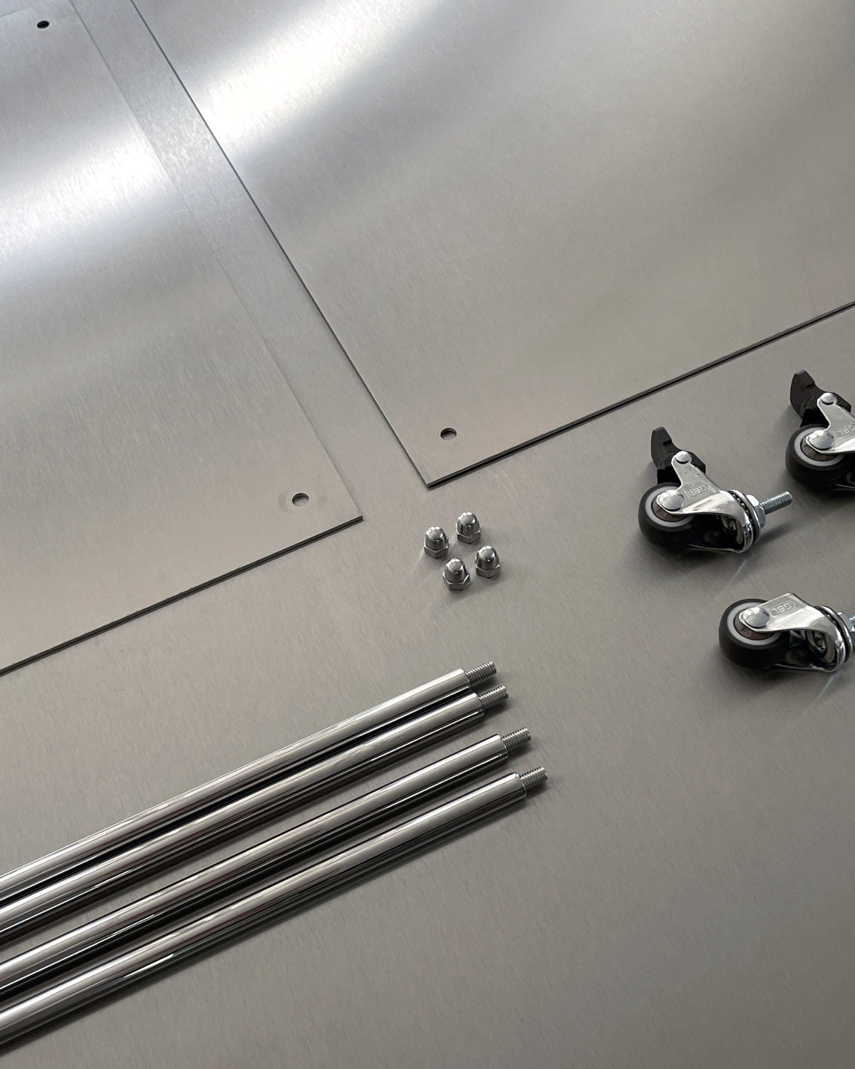 Modulum Beistelltisch Flatlay Edelstahl gebürstet mit Edelstahlstreben
