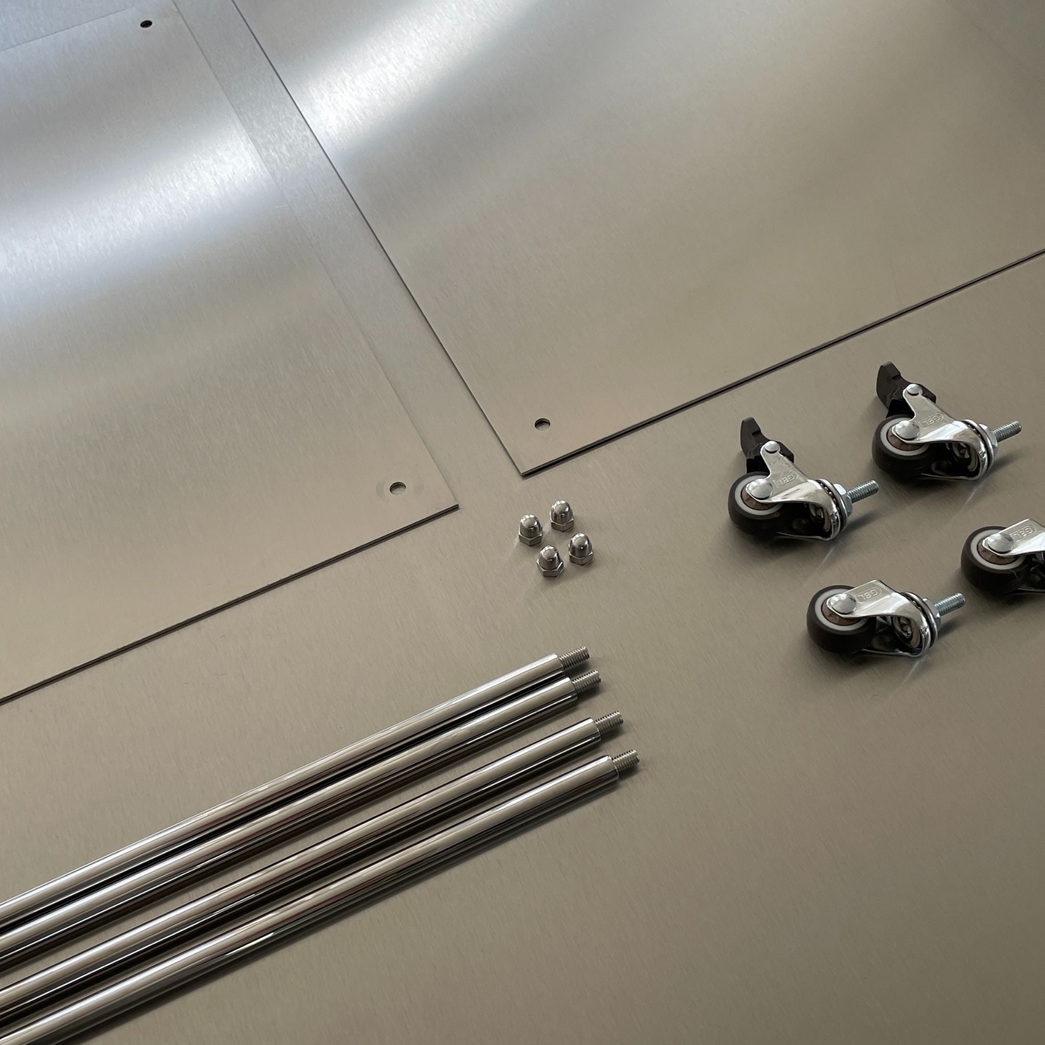 Modulum Beistelltisch Flatlay Edelstahl gebürstet mit Edelstahlstreben