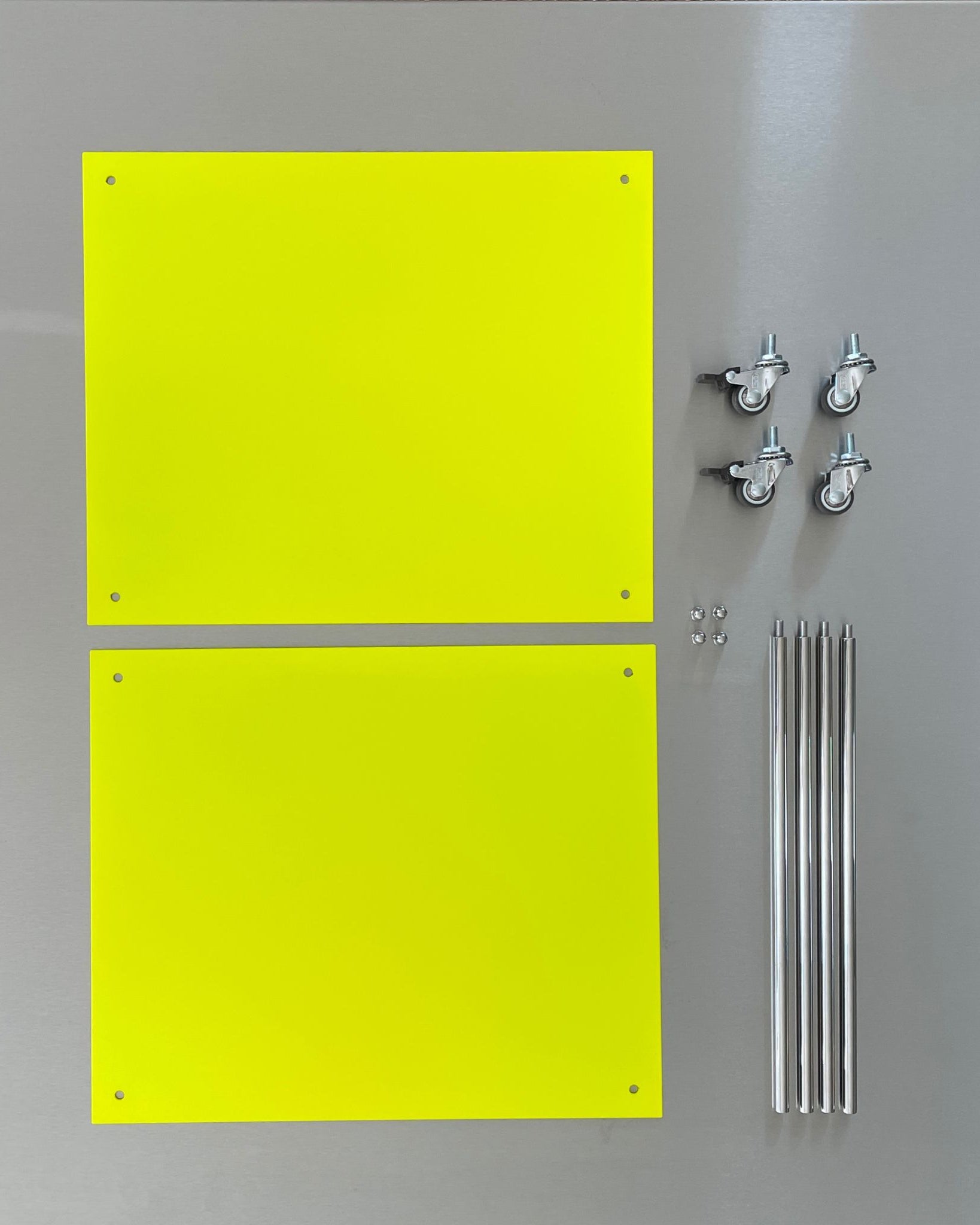 Modulum Beistelltisch Flatlay in leuchtgelb mit Edelstahlstreben