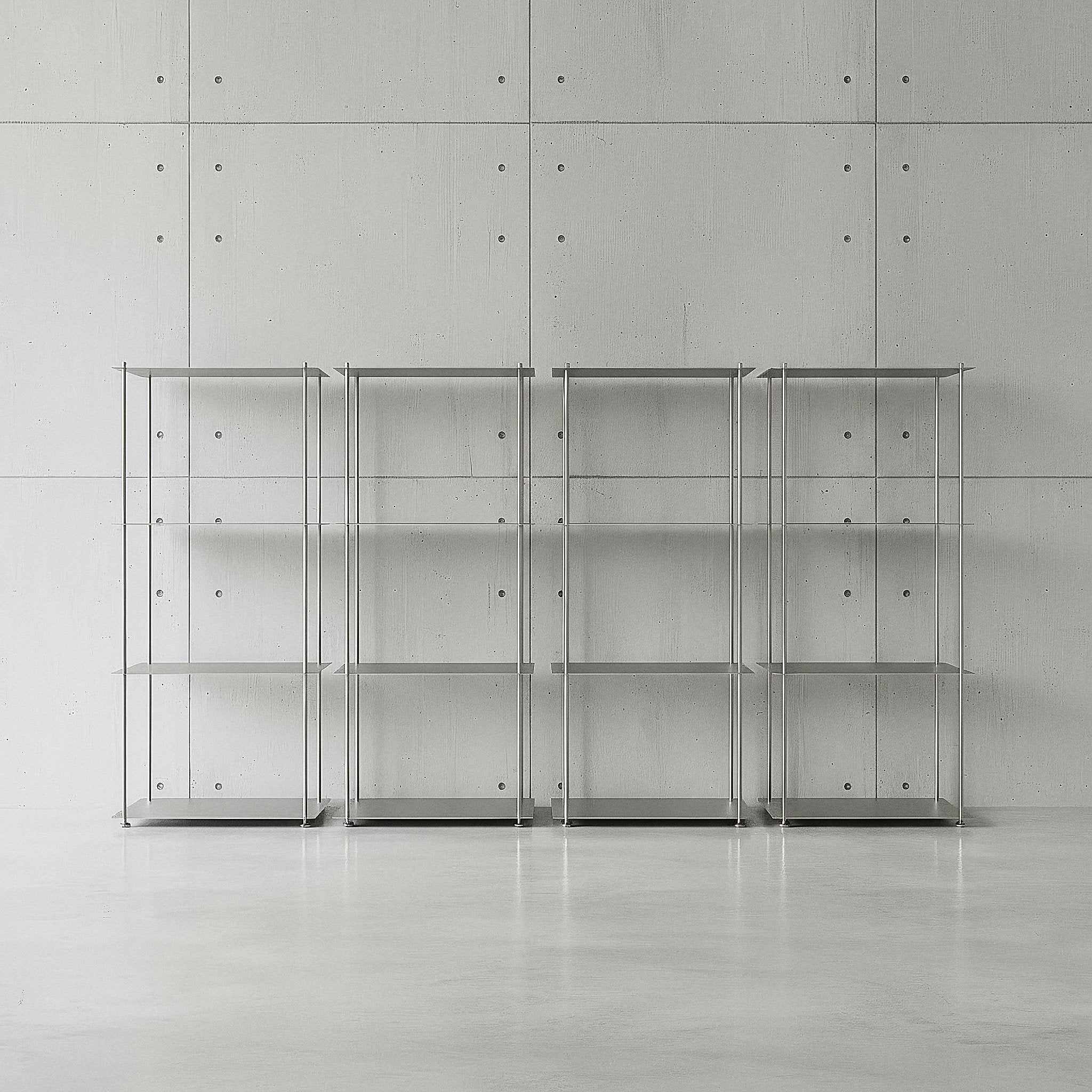 Modulum mit 4 Fachböden als Regalwand in Edelstahl auf Betonboden vor Betonwand