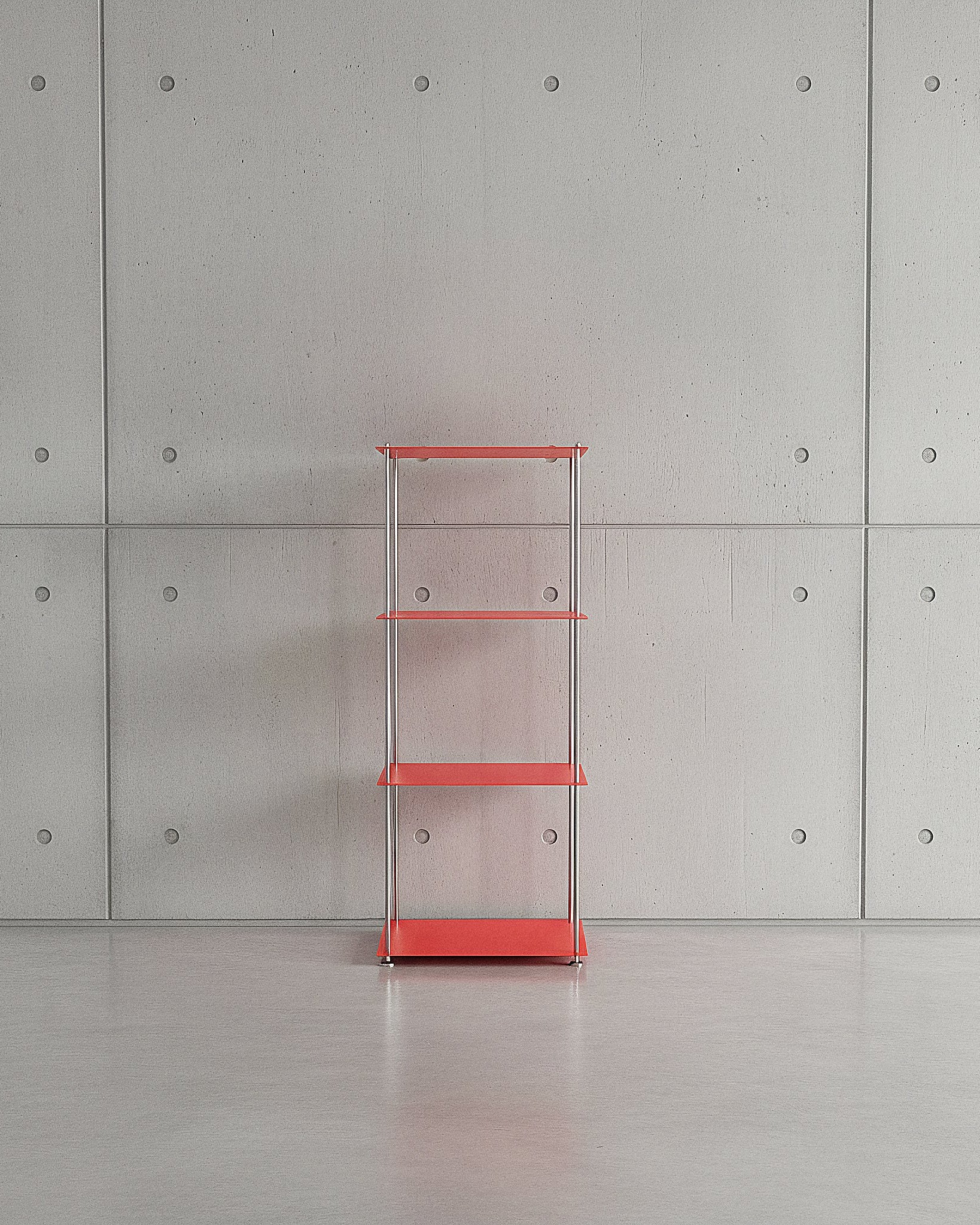 Modulum mit 4 Fachböden in leuchtrot auf grauen Betonboden vor grauer Betonwand mit Löchern