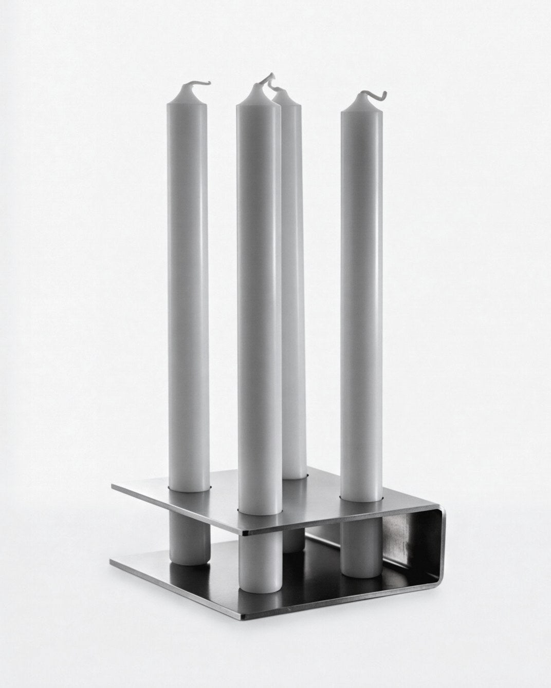 Object Holder mit vier Stabkerzen