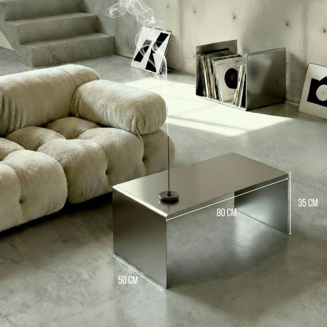 Brushed C Couchtisch aus gebürstetem Edelstahl in Sondermaß 80x50x35 cm im modernen Wohnzimmer mit Designsofa