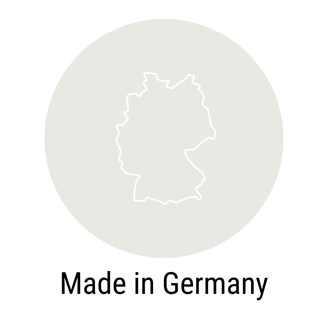 Icon mit Umriss von Deutschland und Text "Made in Germany" auf grauem Kreis, Symbol für deutsche Herstellung