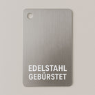 Materialmuster aus gebürstetem Edelstahl von MO INTERIORS mit runden Ecken und Bohrung oben links, für Möbel und Designobjekte