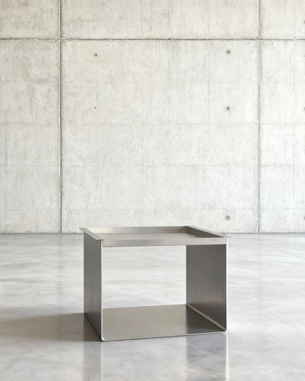 Tray Table Brushed C, Beistelltisch mit Tablett RAY