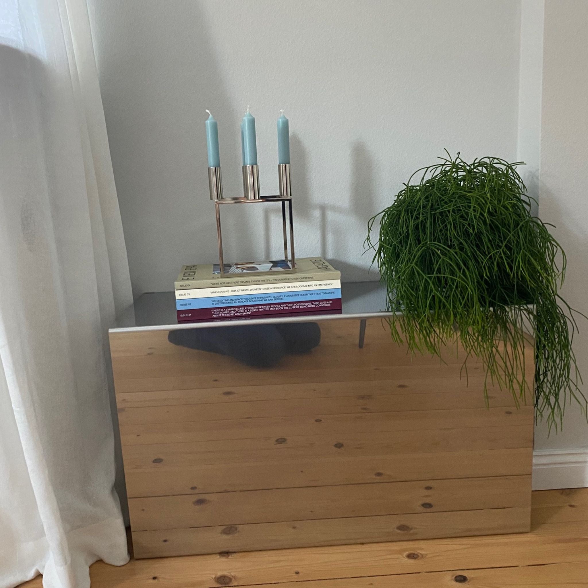 Sonderprodukt Blende aus spiegelpoliertem Edelstahl um Heizungsrohr zu verdecken